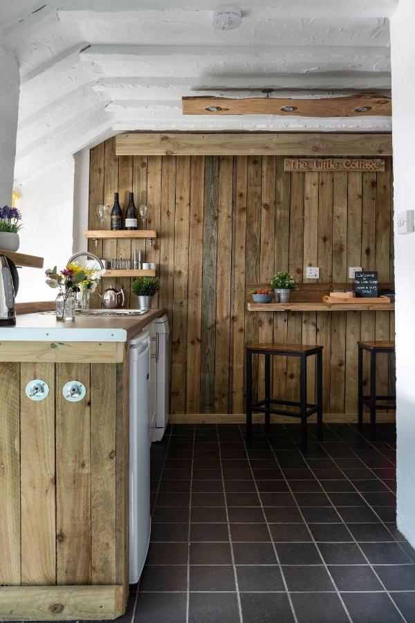 Farmhouse & Cottage At Geufron Farm - Dog Friendly Bryn-crug 外观 照片