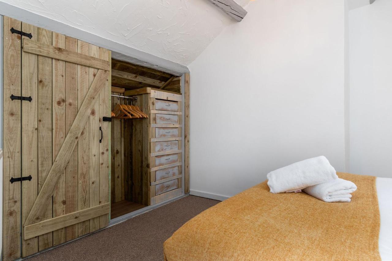 Farmhouse & Cottage At Geufron Farm - Dog Friendly Bryn-crug 外观 照片