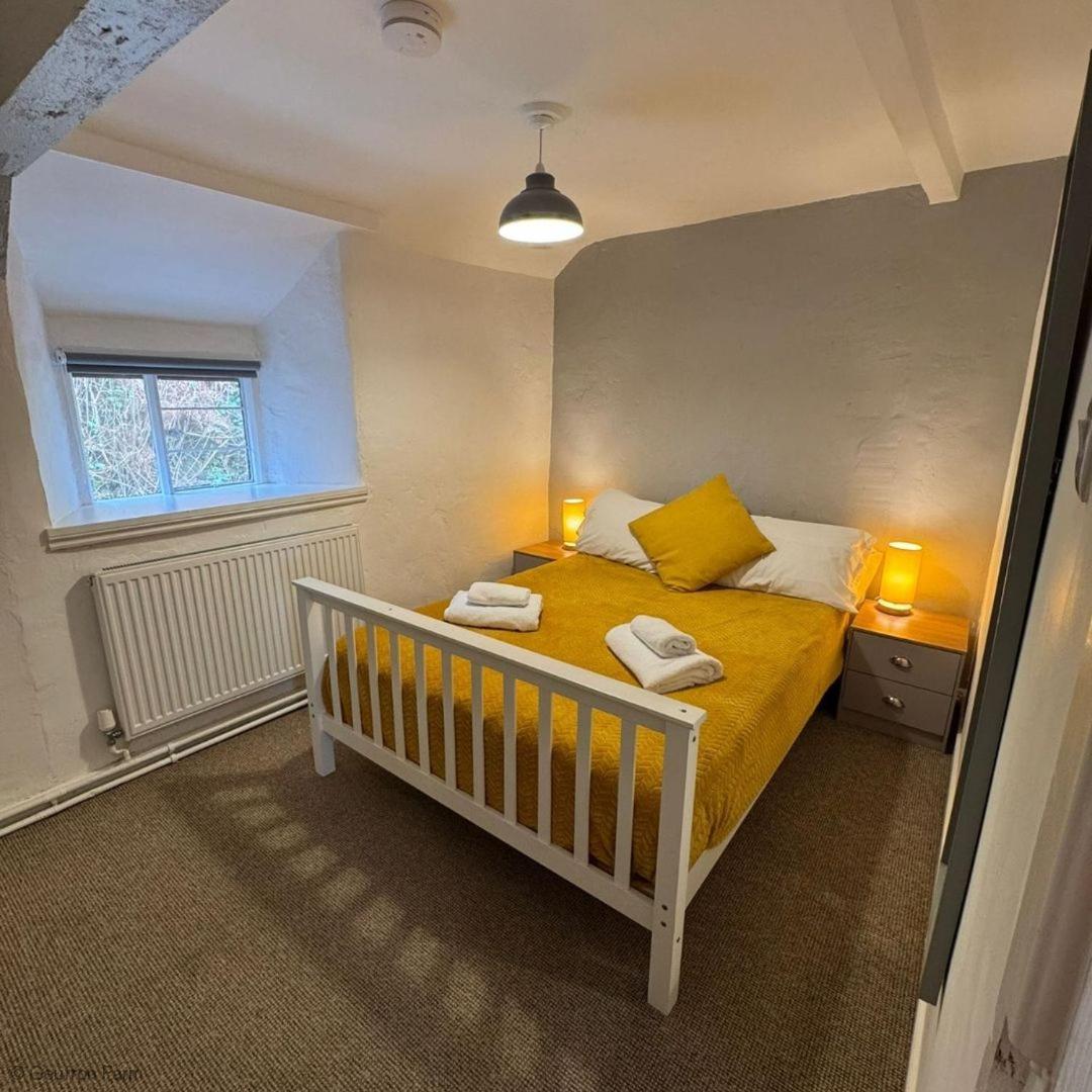 Farmhouse & Cottage At Geufron Farm - Dog Friendly Bryn-crug 外观 照片